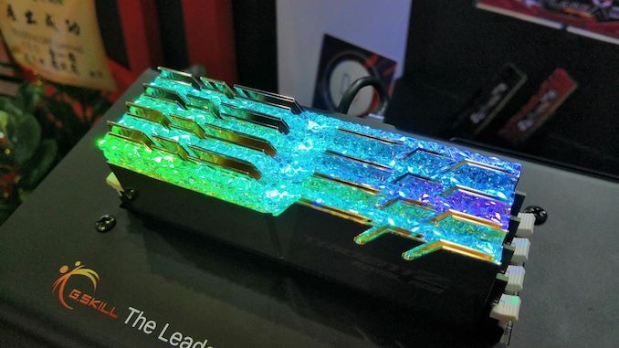 TRIDENT Z ROYAL 32GB 16GBX2 Computers Tech Parts