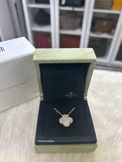 Van Cleef & Arpels Vintage Alhambra Pendant White Mother of Pearl Yellow Gold Necklace