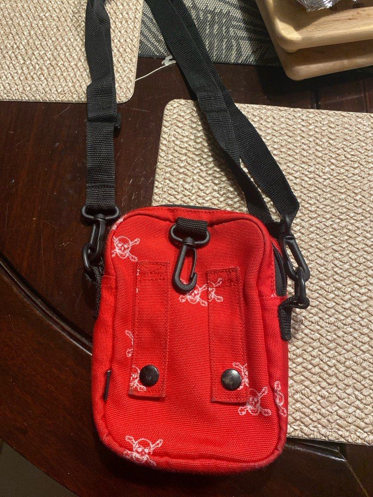 Red vans hotsell strap