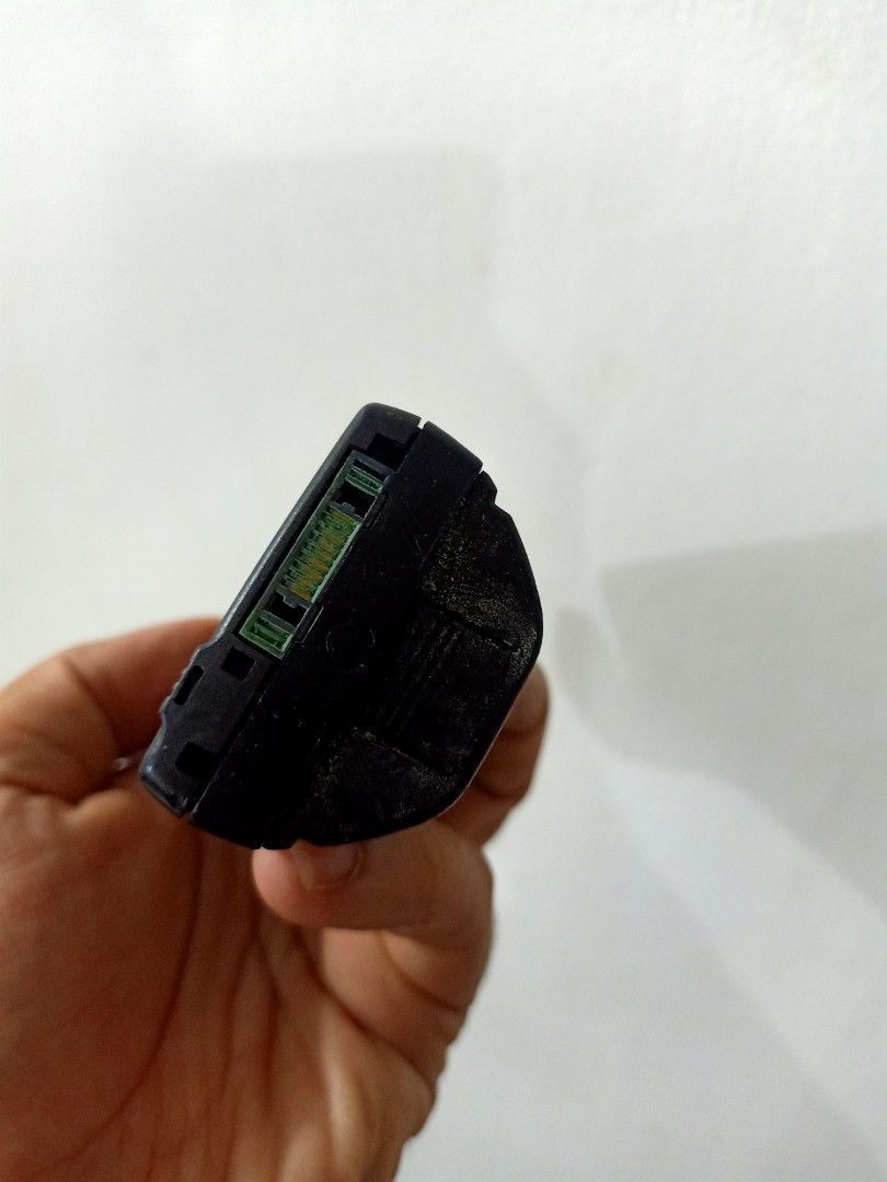 Vintage Ericsson cell phone (Category: Early Generation Mobile Phones) located in Las Pinas. Submitted by the_recycle_shop (Listing ID 1280742172, Image 3). Description: old vintage no tested selling as is.