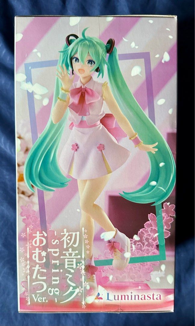 SEGA Goods Hatsune Miku - Figura Luminasta Sakura Miku Omutatsu Ver. 21 Cm - Base De Cerezos Incluida