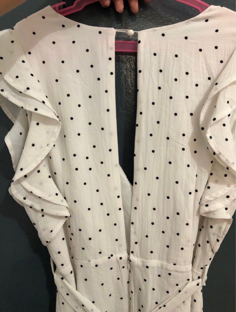 White Date Night Polka Dot Dress (Category: Dresses) located in Quezon City. Submitted by wantstodeclutter (Listing ID 1280677324, Image 2). Description: - Size on tag L - best fit M-L - Above the knee - Low neck cut - Back is open - Conservative but flaunty at the back.