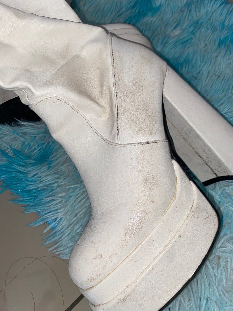 Austin powers top white boots