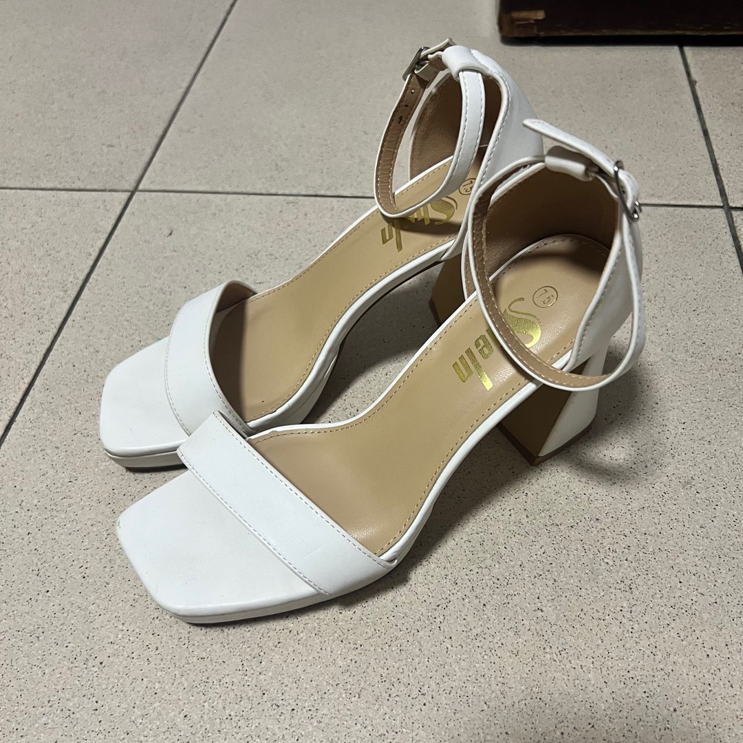 Payless $6 shoes store