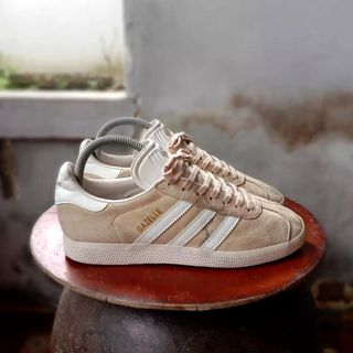 Gazelle 38 online