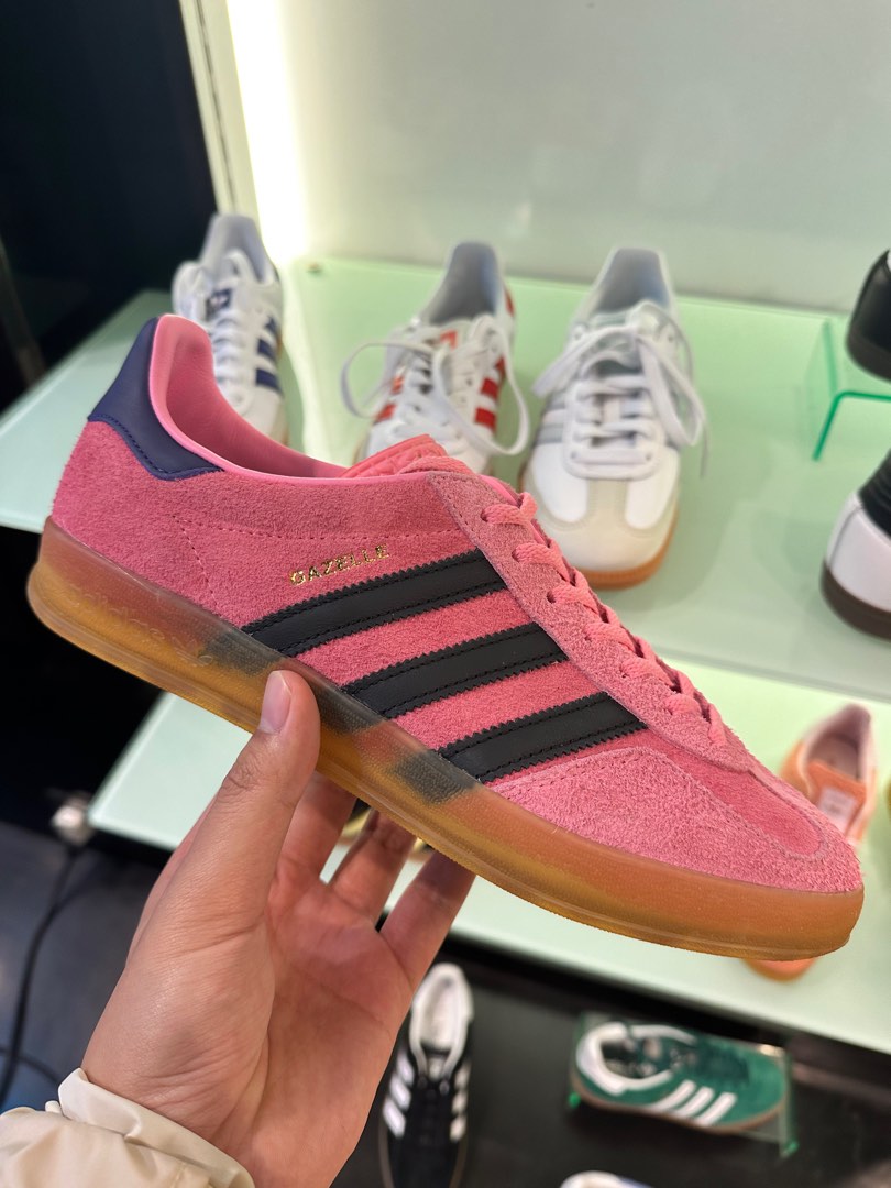 Adidas gazelle outlet pink on feet