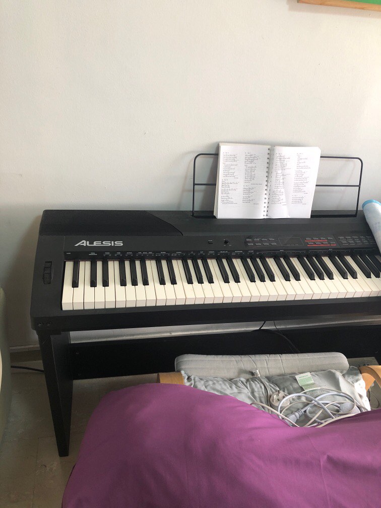 Alesis keyboard / Coda Pro digital piano and 3 pedal stand, Hobbies
