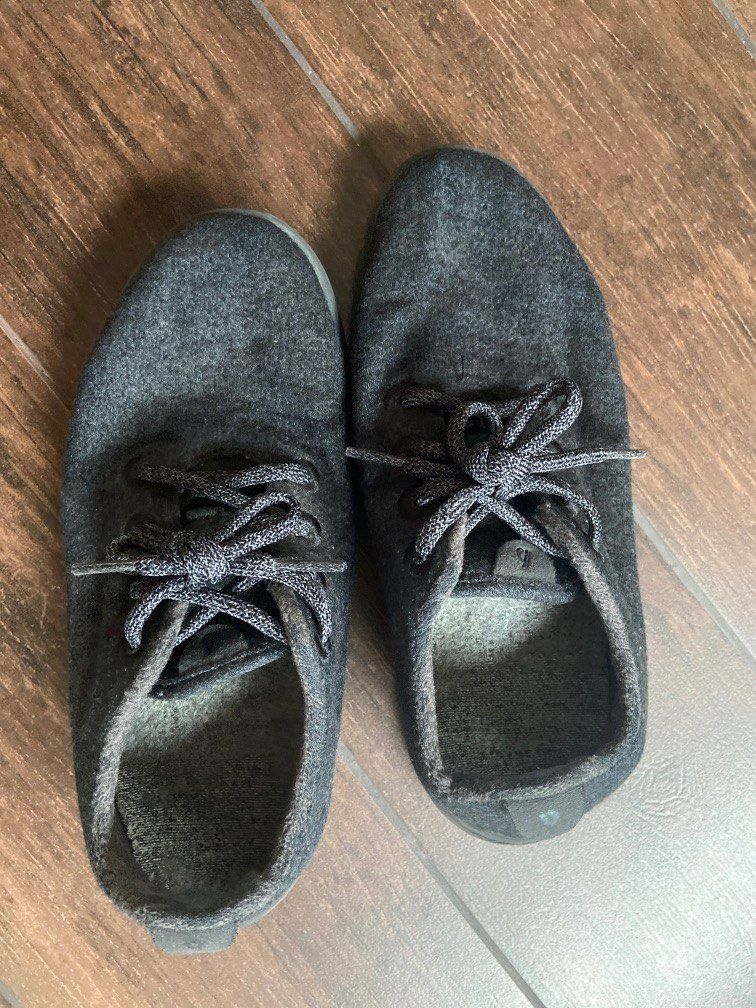 Allbirds Wool Runners Black (Category: Sneakers) located in Quezon City. Submitted by threadbareph (Listing ID 1275970565, Image 2). Description: 🤍 great quality, soft, no need for socks! 🤍 Womens Size 6.