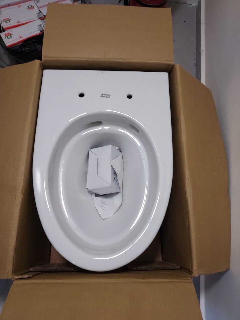 American Standard Wall Hung Toilet, Furniture & Home Living, Bathroom