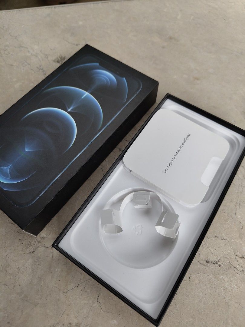 Apple EMPTY Boxes (Category: Accessory Holder, Box & Organizers) located in Mandaluyong City. Submitted by ricmann (Listing ID 1276005976, Image 3). Description: MacBook Air Apple watch iPhone box, box, box only location: Mandaluyong RFS: decluttering.