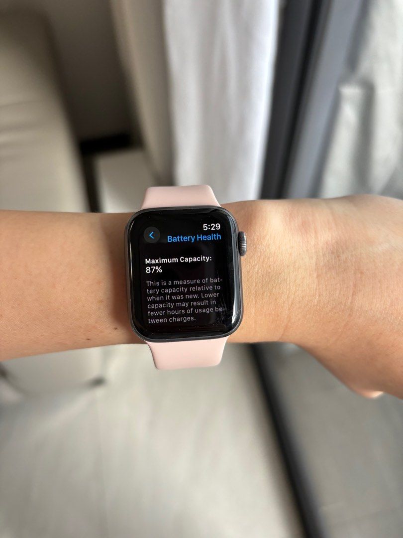 Space grey apple watch sale with pink sand band
