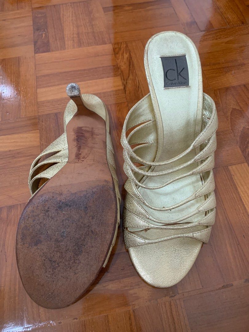 Calvin klein deals gold sandals