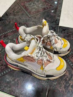 Balenciaga triple s cream yellow store