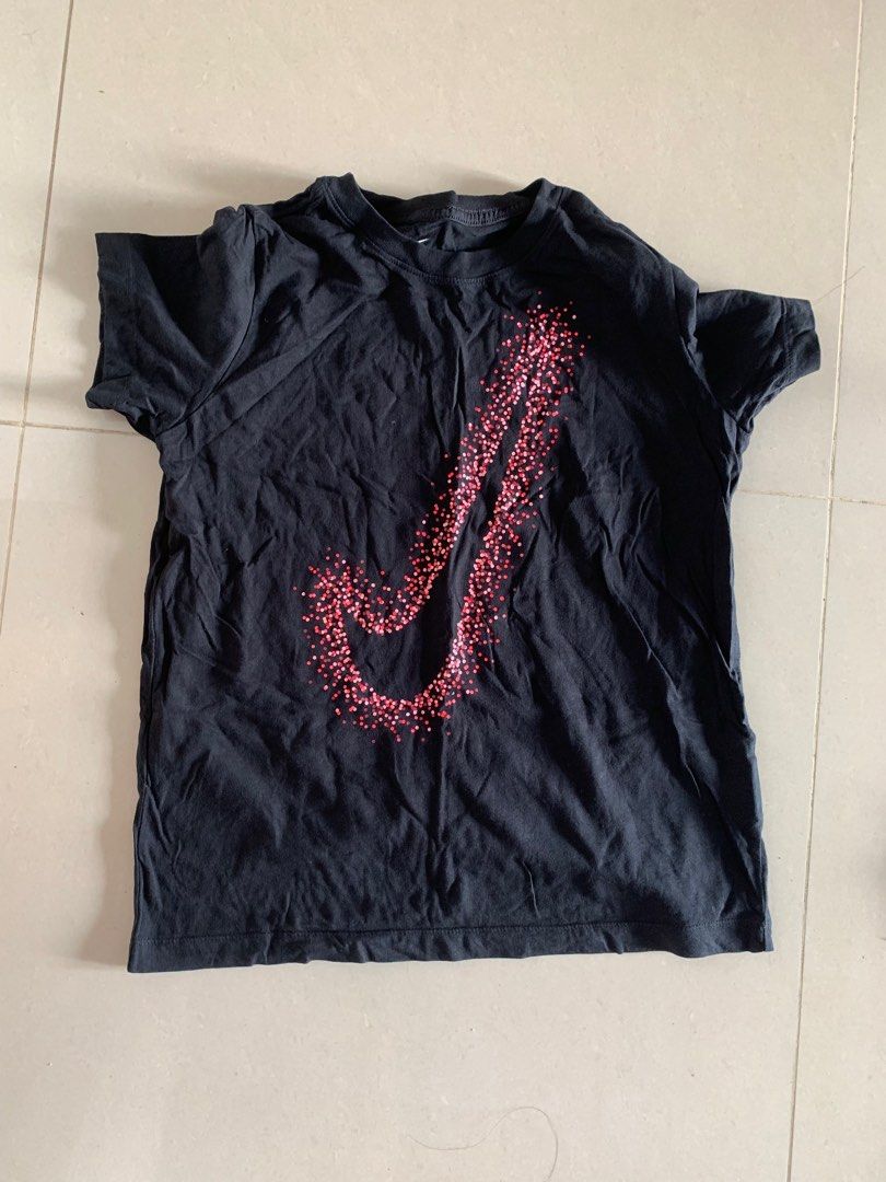 Red and black best sale nike shirt
