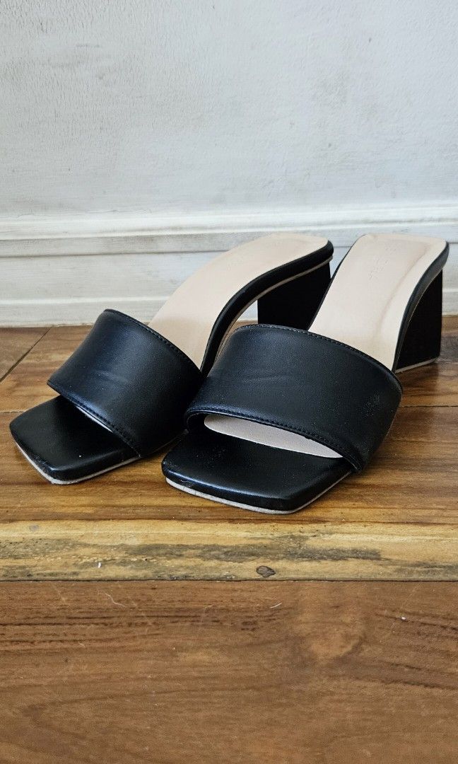 Black sandals triangle heels, Women's Fashion, Footwear, Heels on Carousell