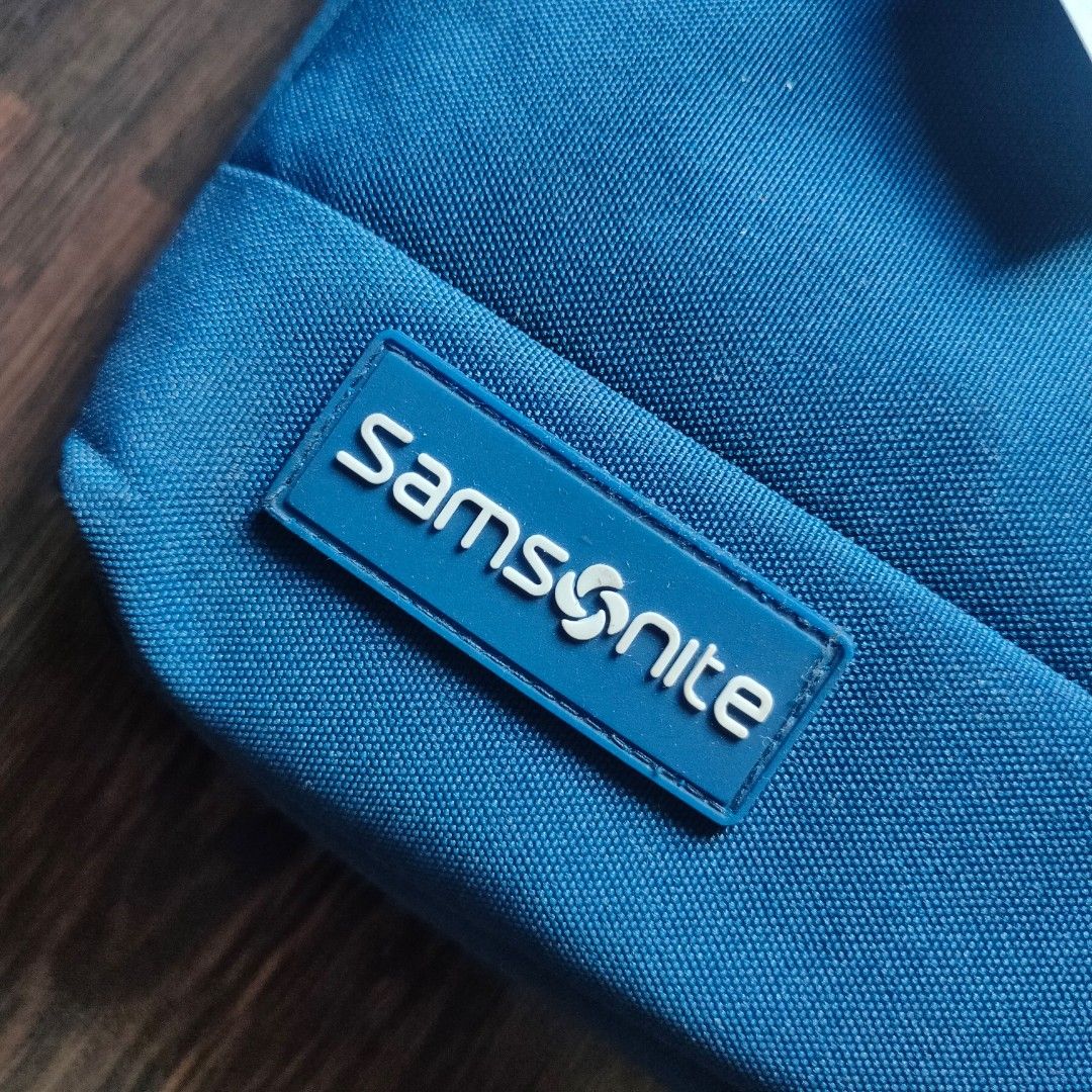 BNEW! SAMSONITE NUTRILITE | 2 Way Bag - Laptop Backpack Convertible (Category: Sling Bags) located in Cebu City. Submitted by denimholic (Listing ID 1276011425, Image 2). Description: 💼Authentic Brandnew Samsonite Laptop Bag ▫️SIZE : L 14in / H 11in / W 2in *side ▫️COLOR/MATERIAL : Nylon Navy, 2 Way Bag (Sling & Backpack), Multi pockets ▫️Brandnew condition.