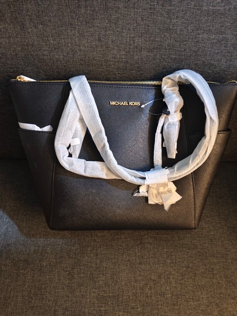 All black discount michael kors purse