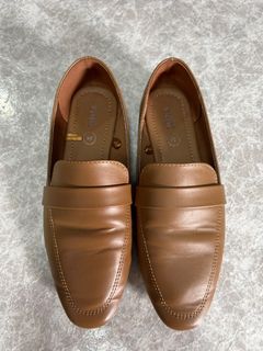 (Category: ) located in . Submitted by prettyyypreloved (Listing ID 1275973112, Image 1). Description: .