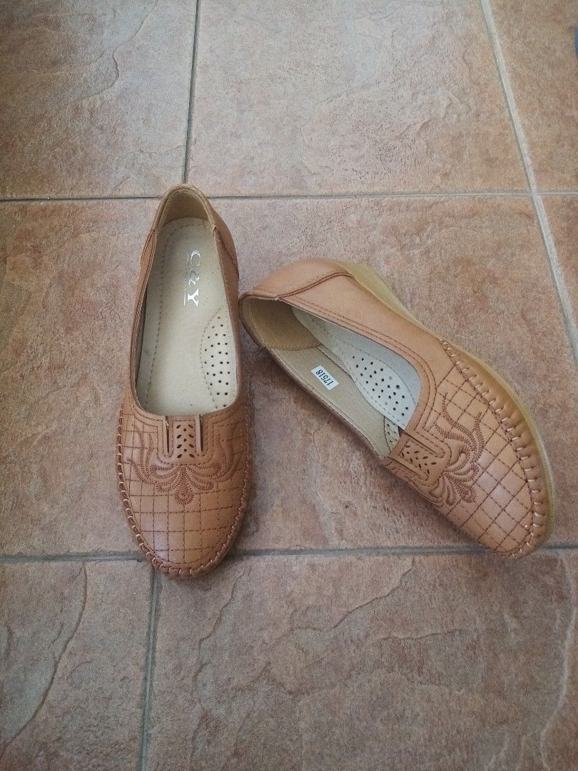 Low heel wedge shoes store