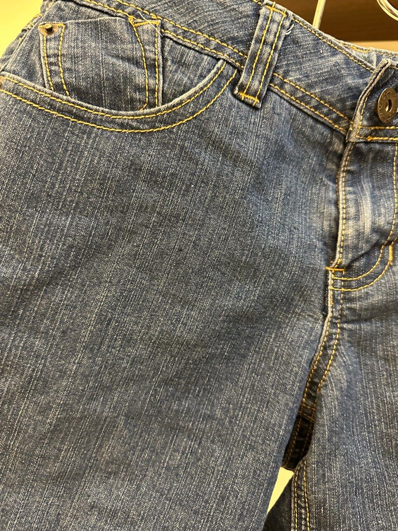 Cache Cache denim shorts (Category: Shorts) located in Manila. Submitted by cltrrd (Listing ID 1276021358, Image 3). Description: Size 26-27.