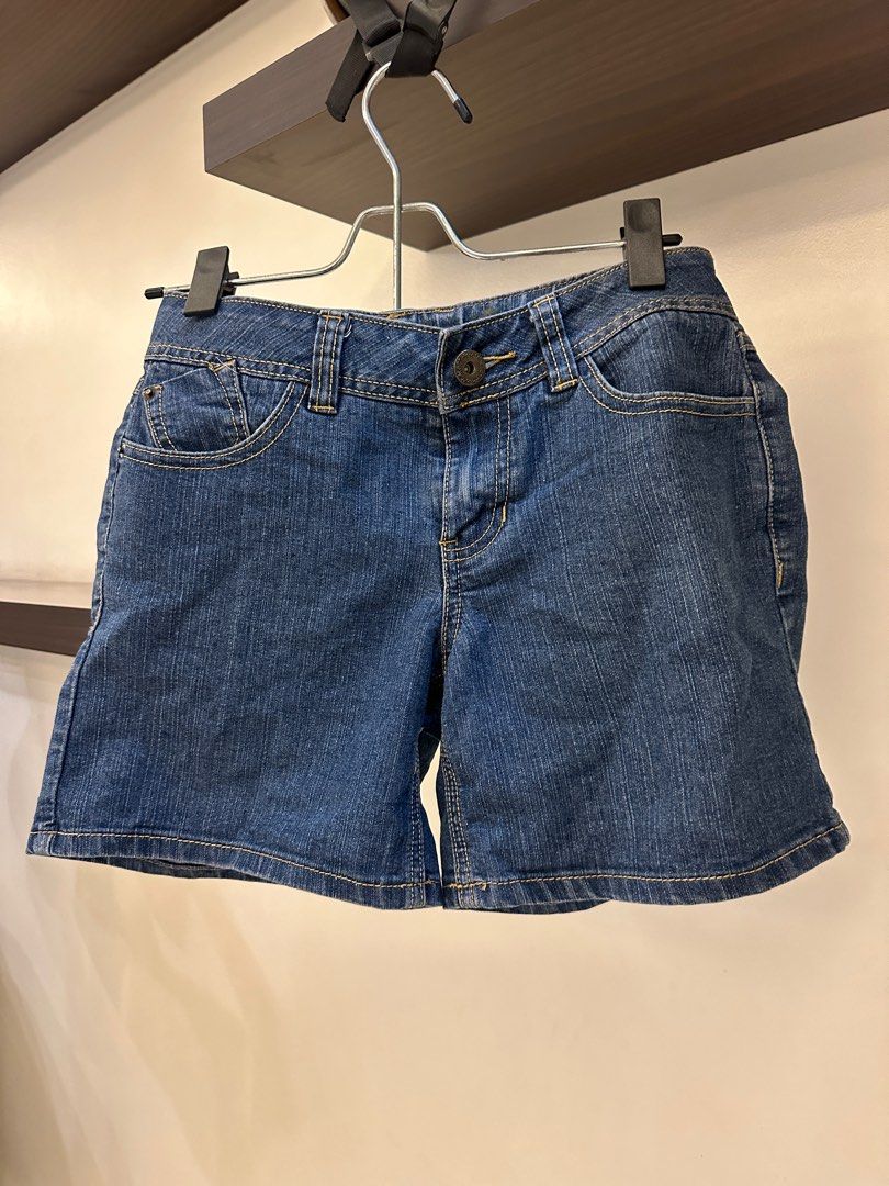 Cache Cache denim shorts (Category: Shorts) located in Manila. Submitted by cltrrd (Listing ID 1276021358, Image 1). Description: Size 26-27.