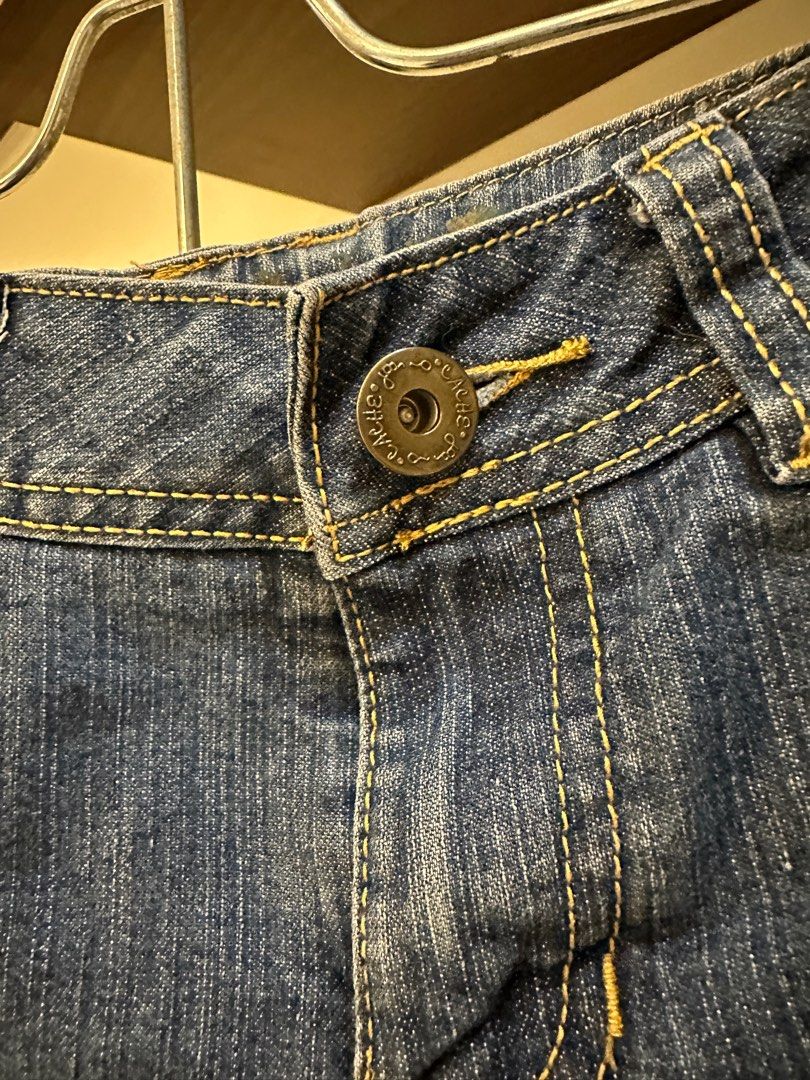 Cache Cache denim shorts (Category: Shorts) located in Manila. Submitted by cltrrd (Listing ID 1276021358, Image 2). Description: Size 26-27.