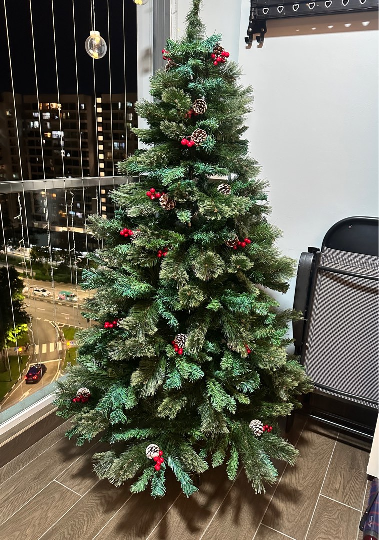 Christmas Tree, Furniture & Home Living, Home Decor, Other Home Decor on Carousell