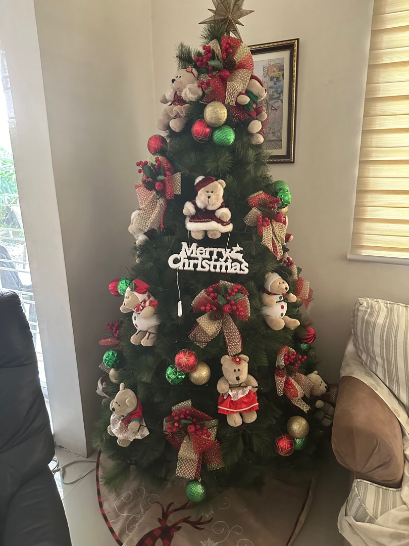 Christmas Tree, Furniture & Home Living, Home Decor, Other Home Decor on Carousell