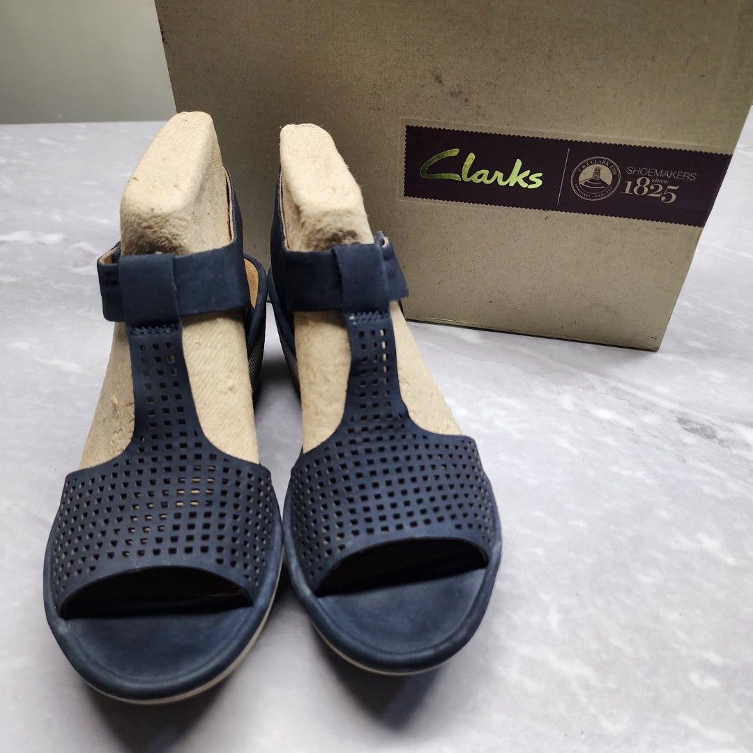 Clarks artisan wedge shoes deals