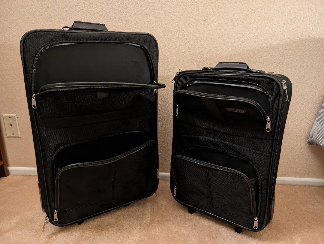 Concourse luggage shop set