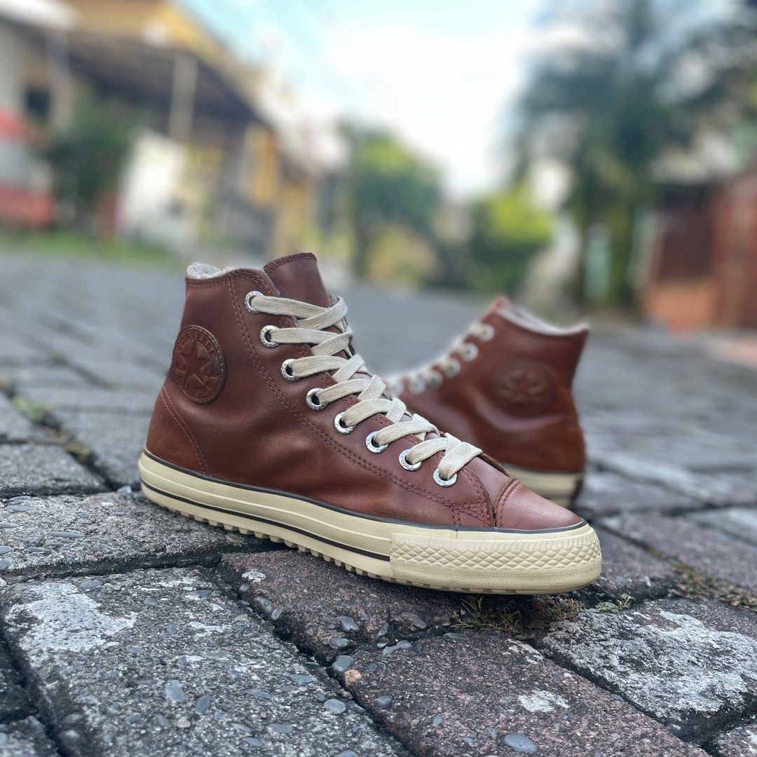 Converse pinecone top