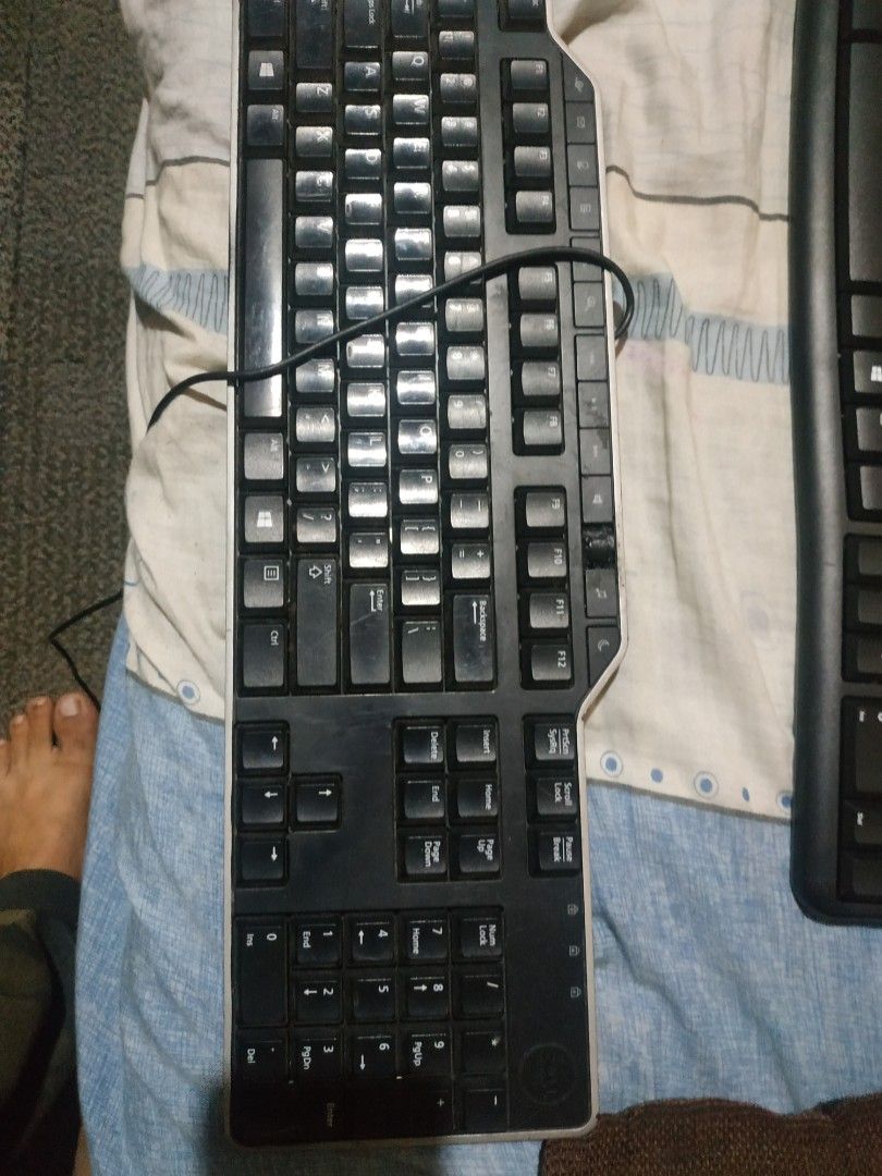#2024declutter Dell keyboard (Category: Computer Keyboard) located in Quezon City. Submitted by sm0k3y (Listing ID 1276010098, Image 1). Description: good as new.