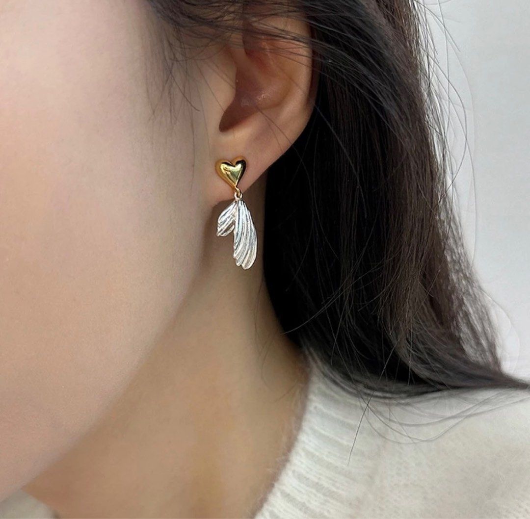 Dangle feather top earring