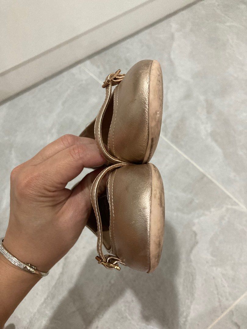Ferragamo girl shoes store