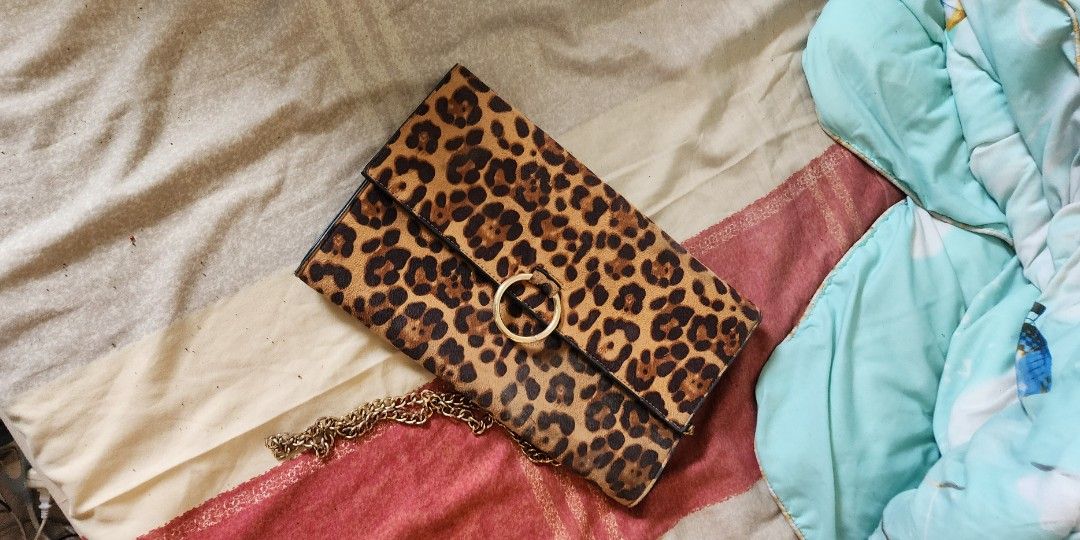 Leopard clutch forever 21 on sale