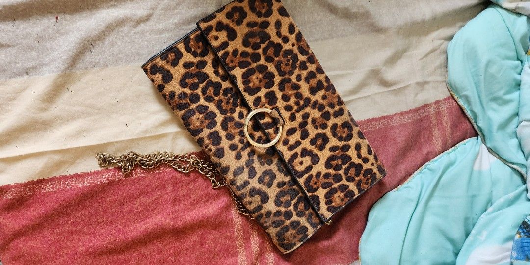 Forever 21 clutch animal print Women s Fashion Bags Wallets