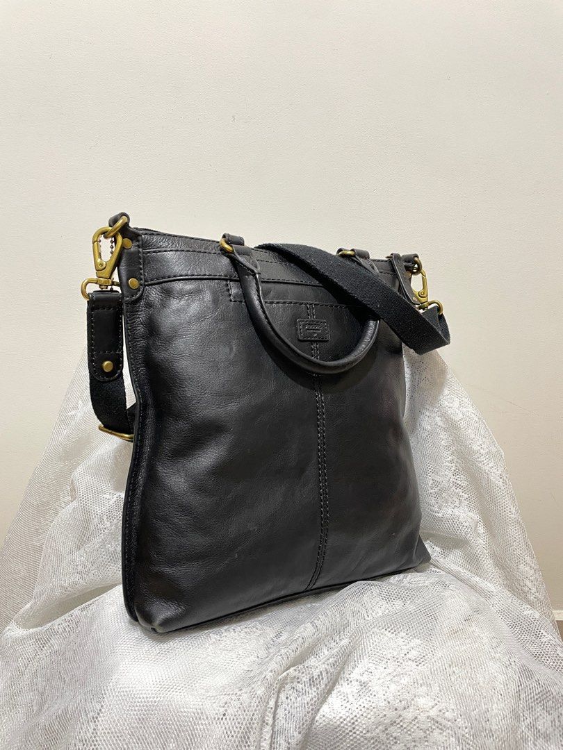 Fossil black leather 2025 handbag