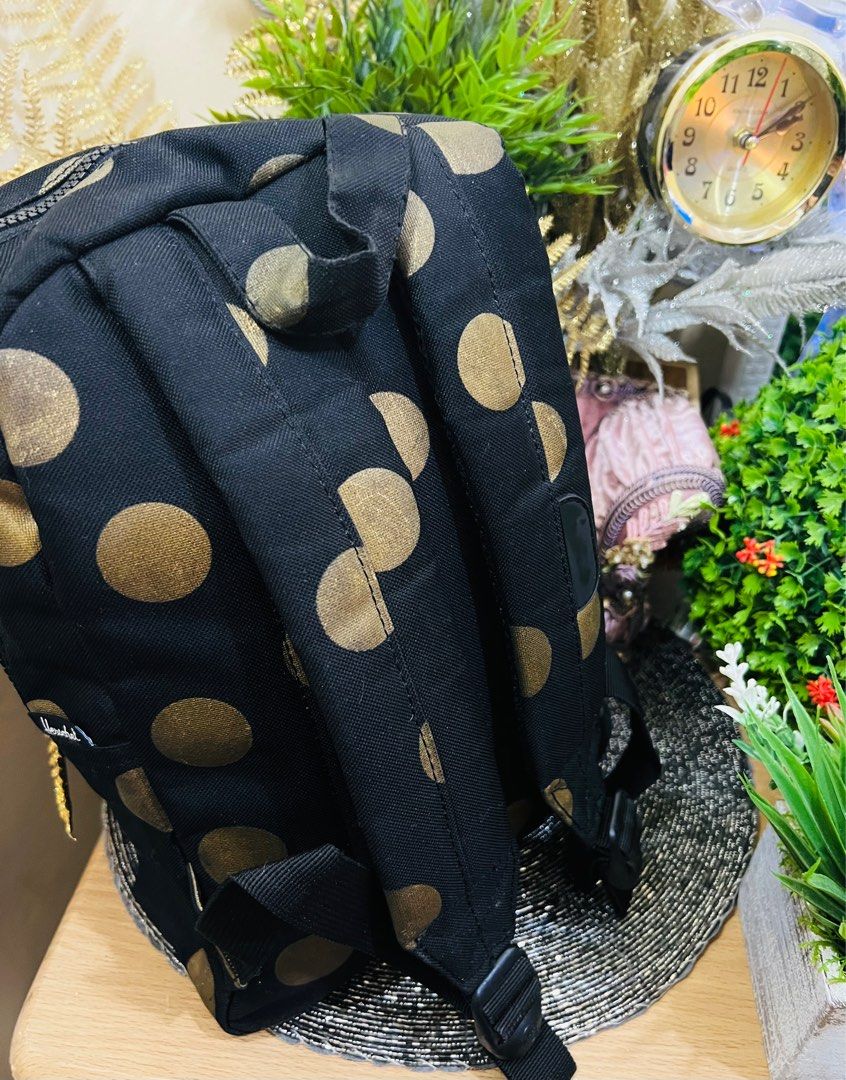 HERCHEL, Women's Fashion, Bags & Wallets, Backpacks on Carousell