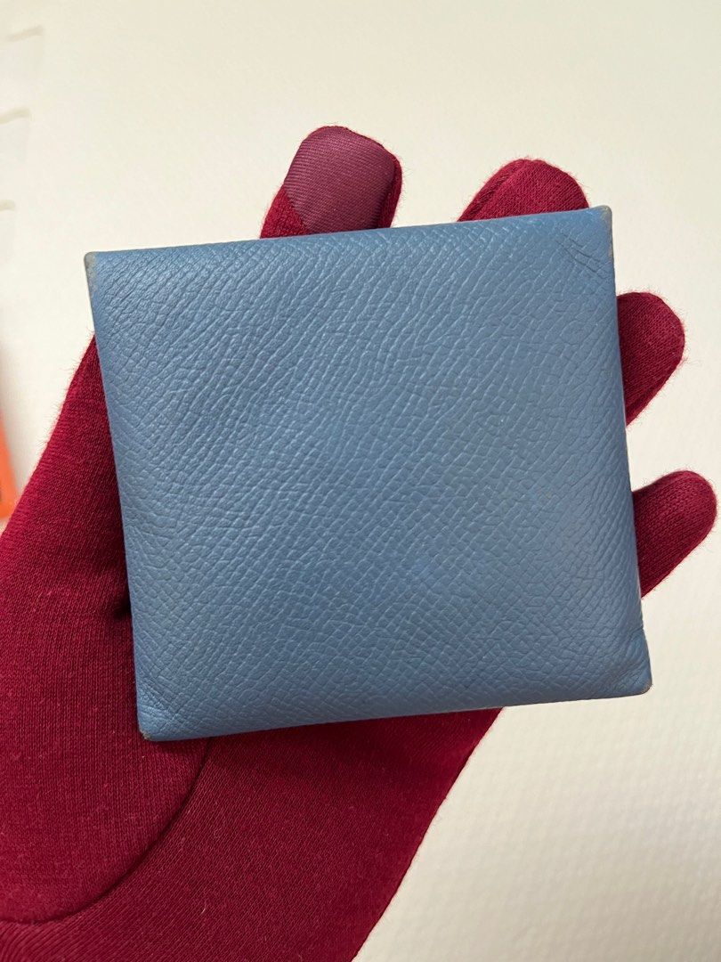 Hermes Bastia coin purse (Category: Luxury Bags & Wallets) located in Cavite. Submitted by summerbyy (Listing ID 1275967284, Image 3). Description: Original Hermes With box Signs of usage.