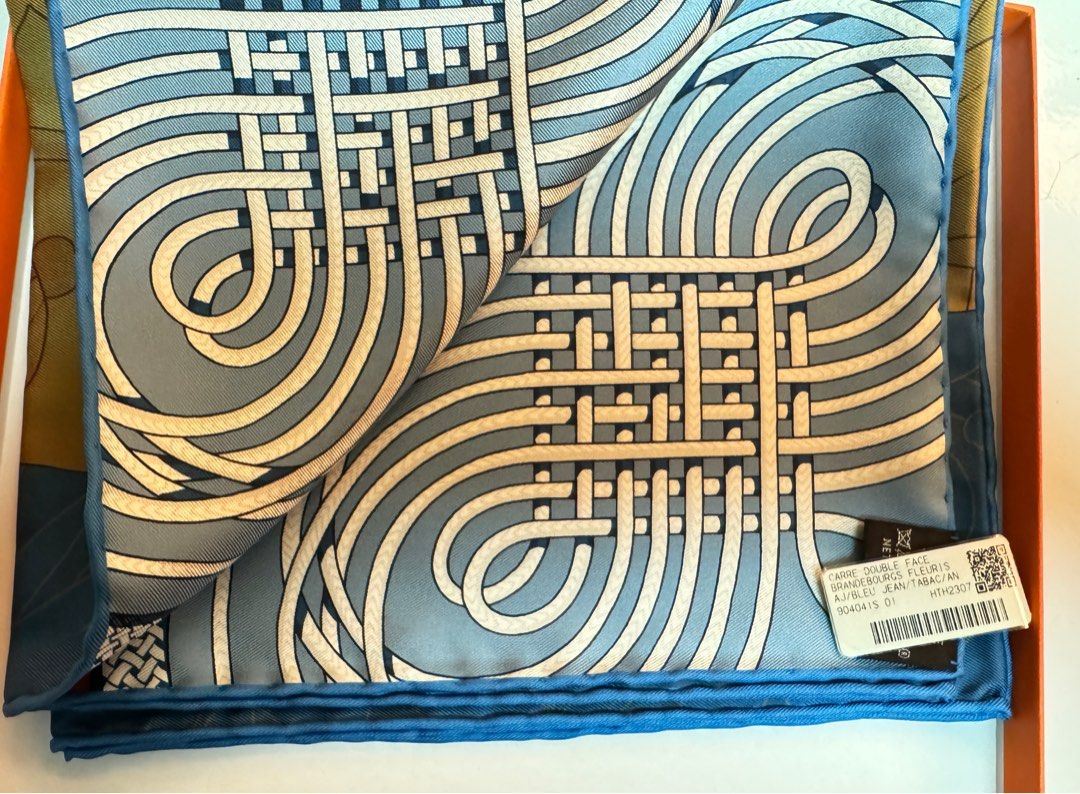 【個性的】HERMES Carre 90 double-face Brandebourgs Fleuris 個性的】HERMES Carre 90 double-face Brandebourgs Fleuris