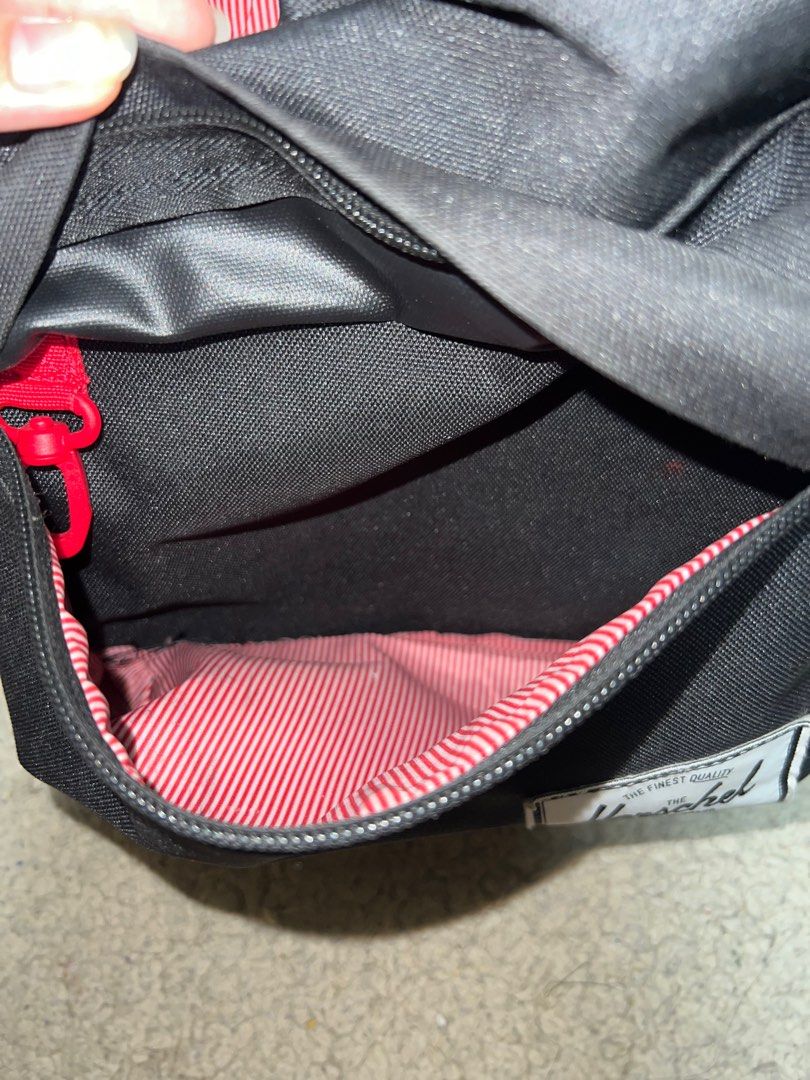 HERSCHEL CLASSIC X-LARGE (BLACK) (Category: Backpacks) located in Mabalacat. Submitted by redclutters (Listing ID 1276024630, Image 3). Description: - authentic herschel bought from travel club ph website - can do shipping (j&t/lbc) shoulder by the buyer - can do swap for herschel nova or for sale for ₱3500 - no sign of damage .