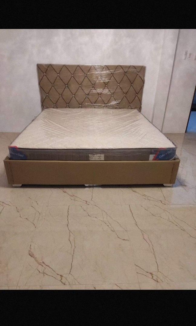 House for Rent Multinational Village (Category: House & Lot) located in Manila. Submitted by olxph_222526558 (Listing ID 1275905209, Image 2). Description: Multinational Village house for Rent/Sale Bedroom 6 Bathroom 7 Powder room Maids room Garden Parking For rent 120,000.