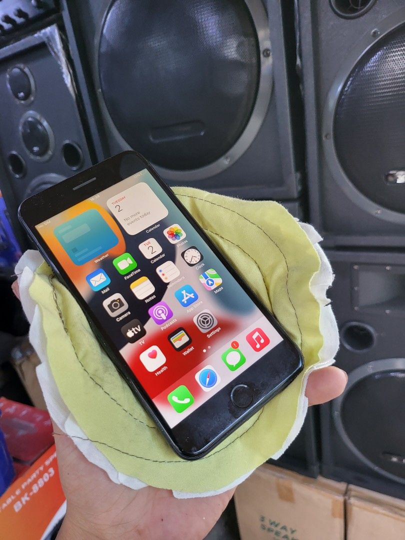 Iphone 7 plus (Category: iPhone 7 Series) located in Quezon City. Submitted by mubrogadgets (Listing ID 1276009152, Image 1). Description: IPHONE 7 PLUS 32GB NO ISSUE ORIG BATTERY/65 BATT LIFE NO HISTORY OF REPAIR SUER LINAW NG CAMERA good finger print globe or tm lang pwede sa sim.