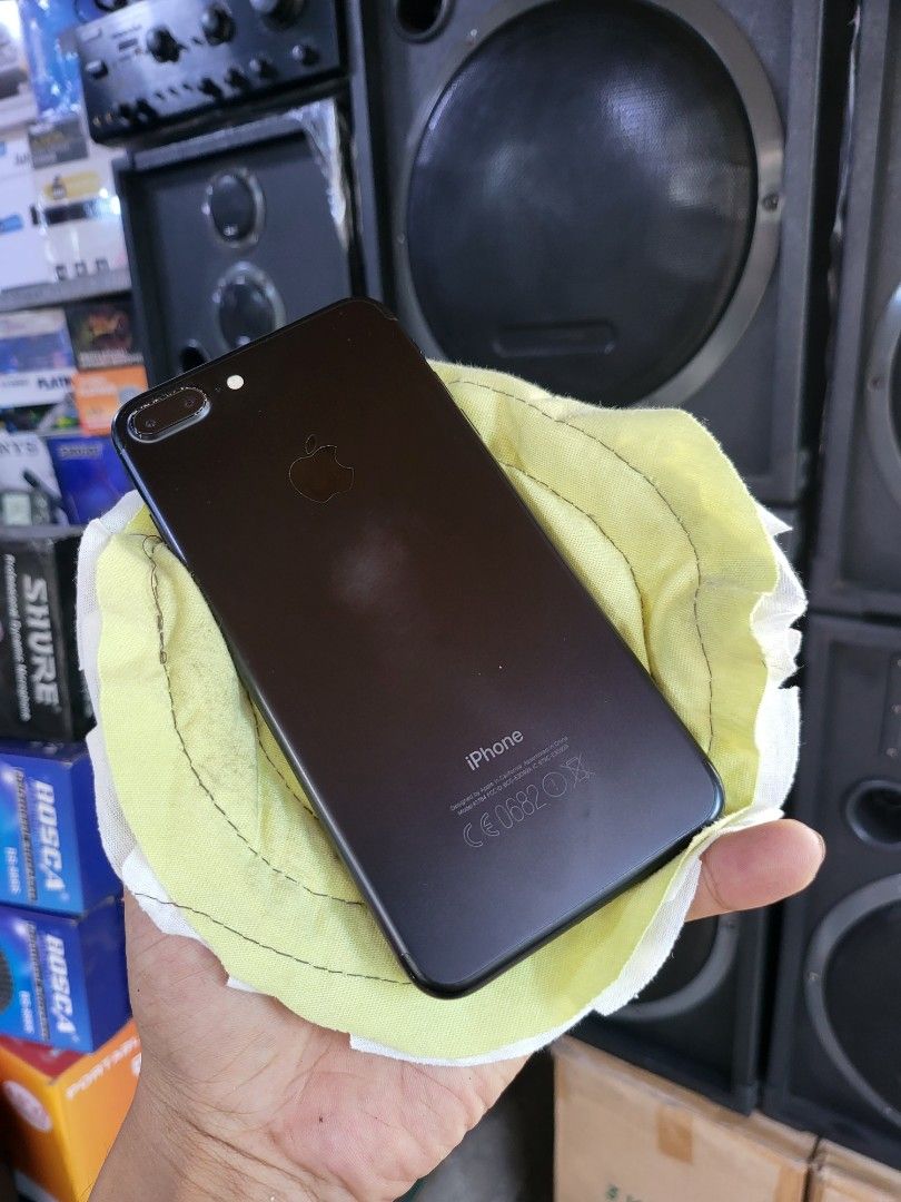 Iphone 7 plus (Category: iPhone 7 Series) located in Quezon City. Submitted by mubrogadgets (Listing ID 1276009152, Image 2). Description: IPHONE 7 PLUS 32GB NO ISSUE ORIG BATTERY/65 BATT LIFE NO HISTORY OF REPAIR SUER LINAW NG CAMERA good finger print globe or tm lang pwede sa sim.