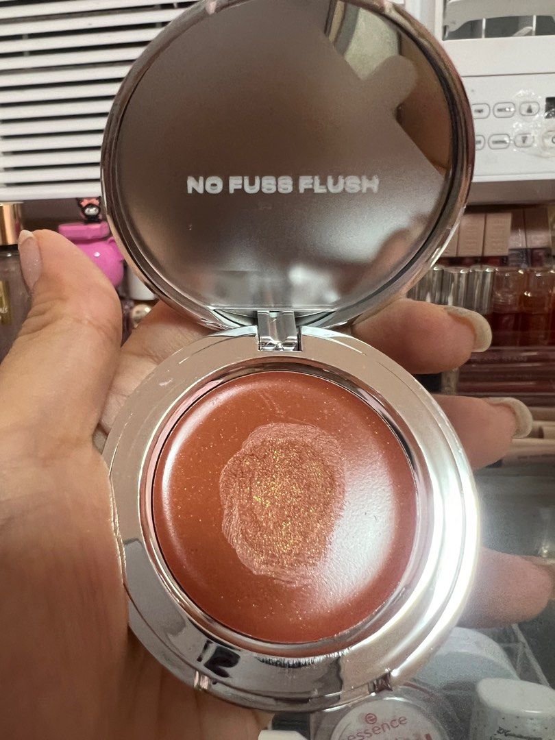 Issy & co blush in Gold digger (Category: Makeup) located in Paranaque City. Submitted by wakeupnmakeup.ph (Listing ID 1275981083, Image 1). Description: Used once with box.