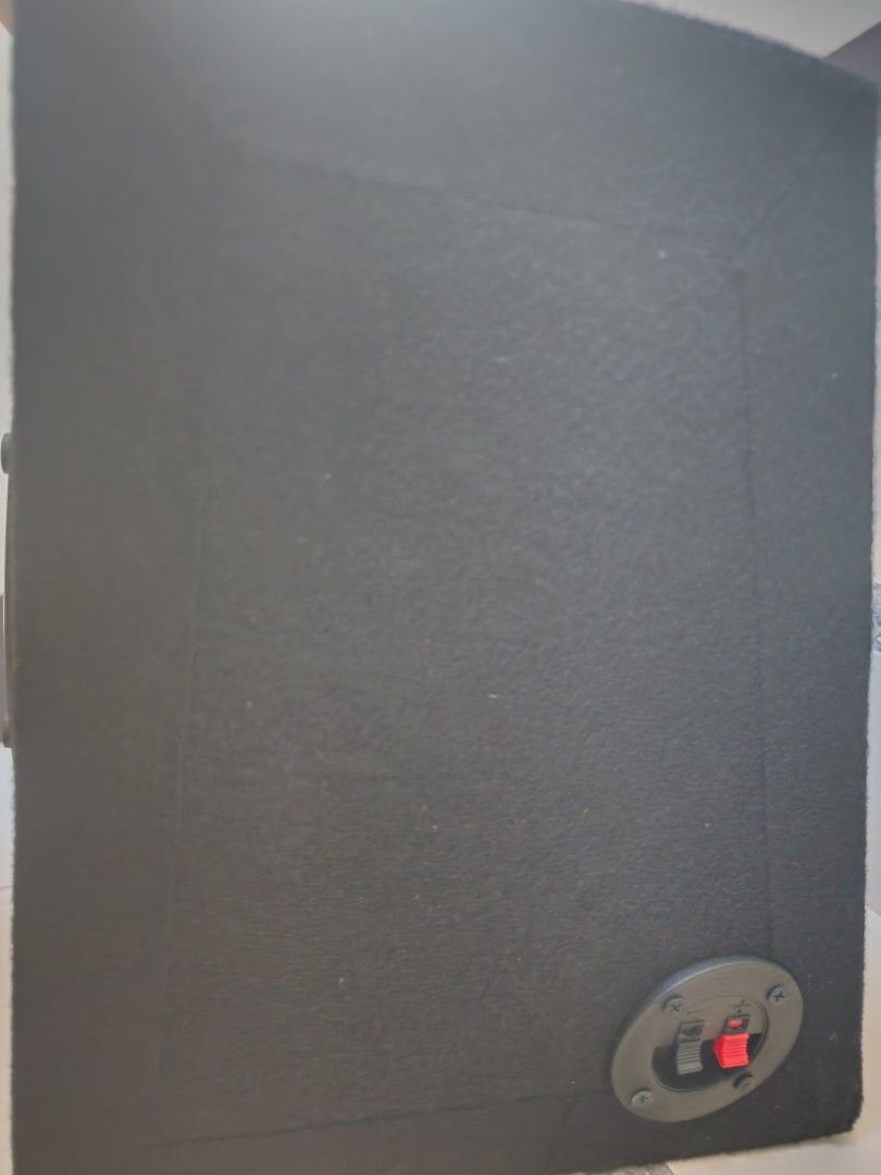 JVC Car/SUV speaker (Category: Soundbars, Speakers & Amplifiers) located in Quezon City. Submitted by shoerack14 (Listing ID 1275922986, Image 3). Description: JVC Car/SUV speaker good as new.