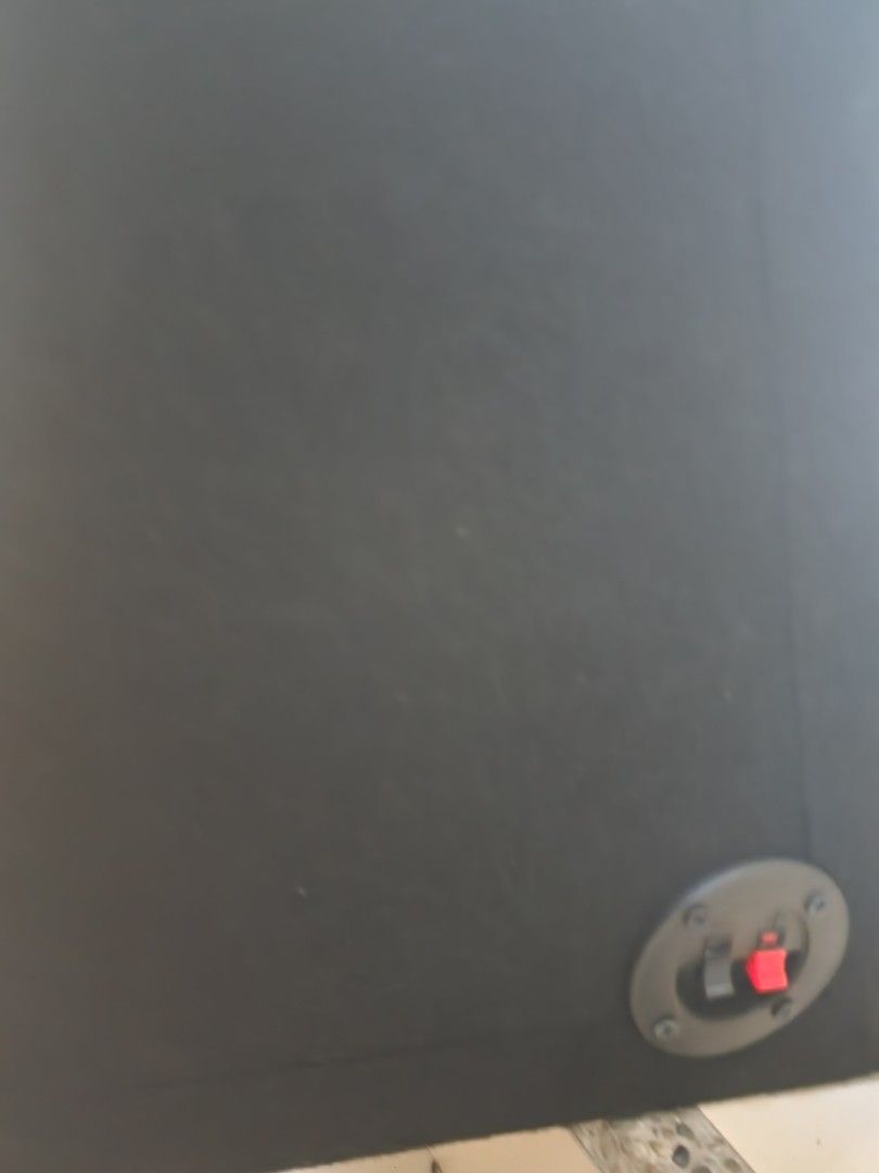 JVC Car/SUV speaker (Category: Soundbars, Speakers & Amplifiers) located in Quezon City. Submitted by shoerack14 (Listing ID 1275922986, Image 2). Description: JVC Car/SUV speaker good as new.