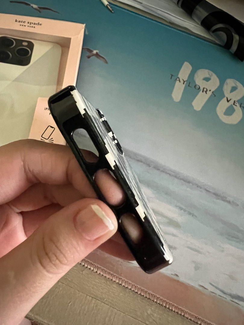 Kate Spade iPhone 13 pro case (Category: Cases & Sleeves) located in Quezon City. Submitted by risse_declutters (Listing ID 1275961088, Image 3). Description: .