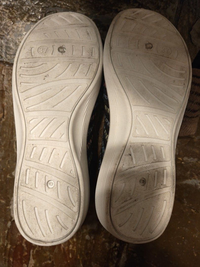 White sneakers new arrivals arch support