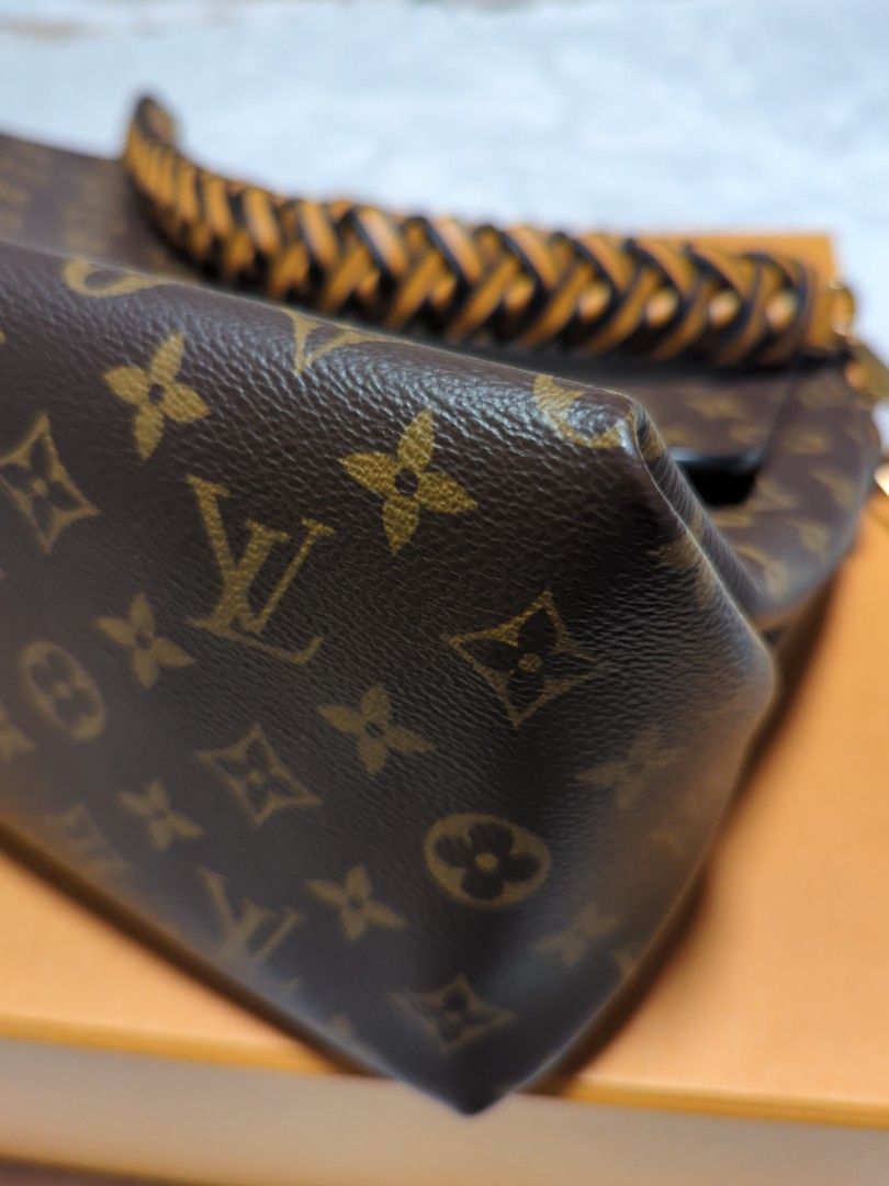 Louis Vuitton BEAUBOURG MM Sling Bag 2019